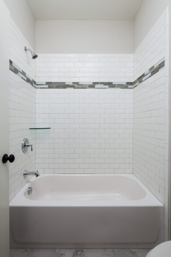 4252 Weaver St_Secondary Bathroom Tub Shower